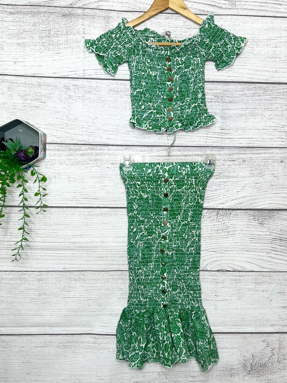 Olivaceous Green & White Floral Smocked Crop Top & Midi Skirt Set Size Small - Picture 1 of 16